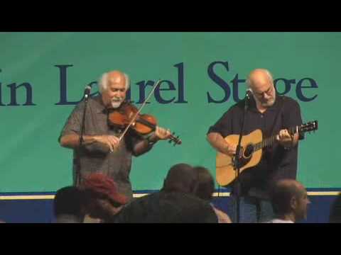 Michael & David Doucet, Mitchell Reed - "Parlez-Nous à Boire" [Live at Folklife Festival 2007]