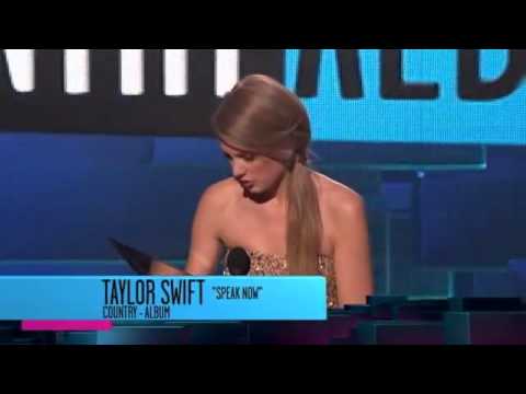 Taylor Swift wins 3 American Music Awards 2011