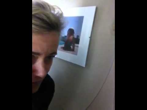 How to put in a contact without blinking your eye