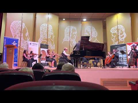 Alexander Tiemroth (age 9), piano & Orquesta Sinfónica de Málaga - Haydn Concerto in D 1st mov.