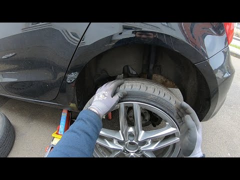 Changing car tires Changing and fitting rear car tires Audi A1/S1 Sportback instructions