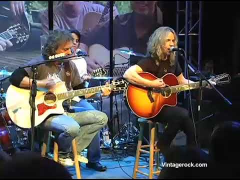 Shaw Blades perform I've Seen All Good People @ the Taylor Guitars  booth