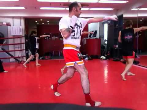 基本のジャブ•ストレートの打ち方レッスン風景3/11