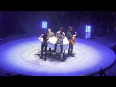 Jonas Brothers Nashville Concert with Christa Black 8-25-09