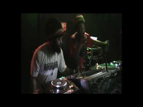 Easton Singer Jay Clarke meets King Alpha in Eindhoven, VINTAGE NIGHT