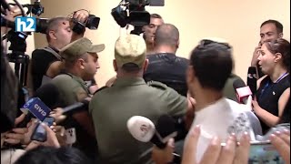 Վայ-վայ, էս ի՞նչ եք անում. ՊՊԾ-ն բռնի ուժով ԱԺ-ից հեռացրել է լրագրող Վահե Մակարյանին: Լրաբեր