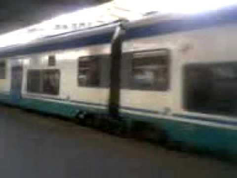 treno regionale 3853 da catania centrale-palermo centrale delle ore 18.30 in arrivo al binario 6.mp4