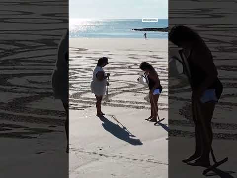 🏖️🐬 Celebró el 65 años de Las Grutas con arte efímero en la arena y un pedido especial