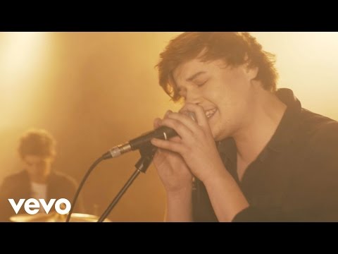 Lorenza - Runaway (Official Video)