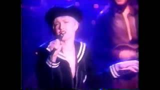 Cyndi Lauper - That&#39;s what I think -  The Arsenio Hall Show