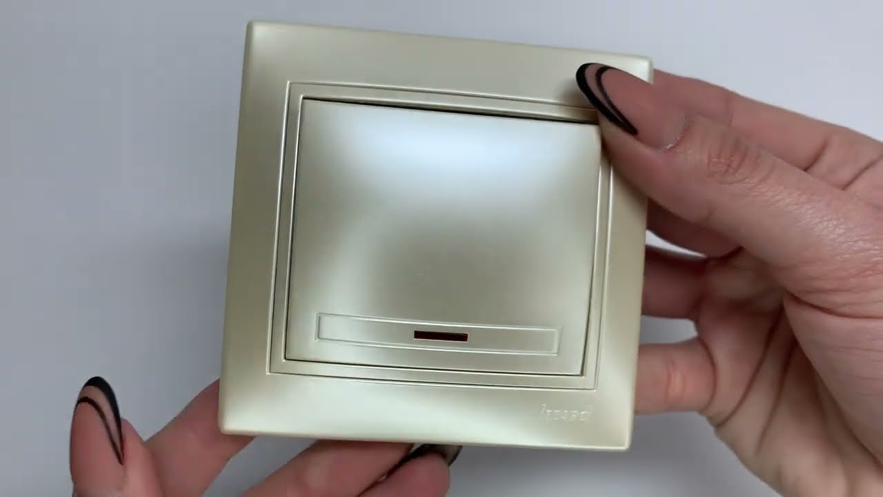 Выключатель одноклавишный с подсветкой MIRA жемчужно-белый перламутр со вставками 701-3030-111