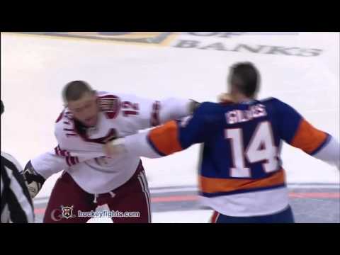Paul Bissonnette vs Trevor Gillies Dec 18, 2010