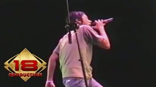 Download lagu Sunset - Peduli Apa (Live Konser Plei Hari Kalimantan Selatan 5 Mei 2006) mp3