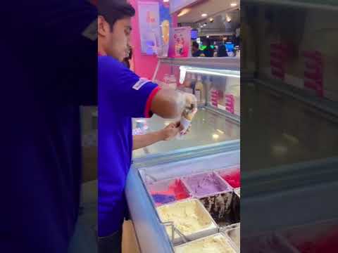 Sprinkle of happiness in an overdosed pleasure....💫#baskinrobbins #icecream #axismall #kolkata