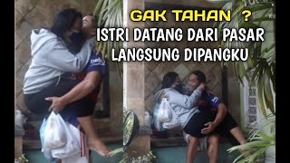Download lagu Video prank, istri terkejut baru datang tiba-tiba digendong dan dipangku - tut bradut mp3