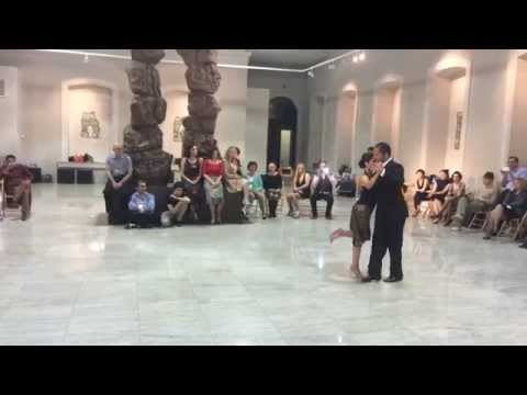  Frank Obregón  and  Jenny Gil  are  dancing  to  a  tango