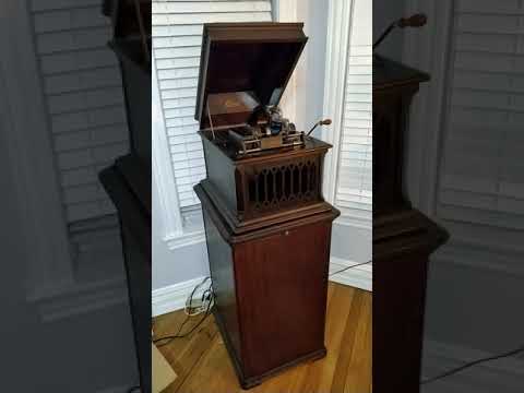 Alexander's Ragtime Band. Played by Fred Van Eps. Played on a Edison B A 1913.