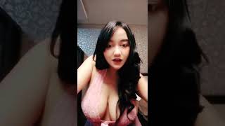 Download lagu Tik tok Tante Cantik berpakaian seksi Gunung super Gede#shorts mp3
