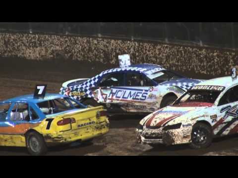 Modified Sedans: Warren Dhu Crash - Kingaroy Speedway