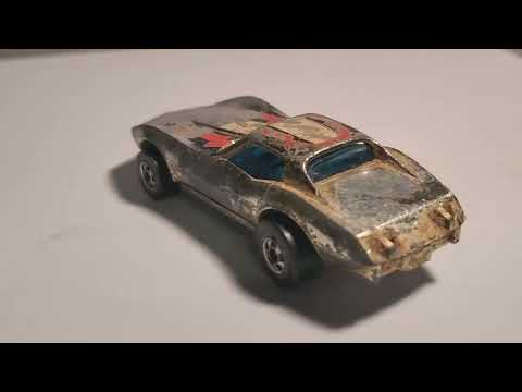 Hot Wheels 1977 Corvette Stingray.