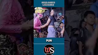 Download lagu SUAMI JOGET DI ATAS PANGGUNG DI LABRAK ISTRI🤪 #vidioviral #shortsvideo #wawaistory mp3 Download lagu SUAMI JOGET DI ATAS PANGGUNG DI LABRAK ISTRI🤪 #vidioviral #shortsvideo #wawaistory mp3