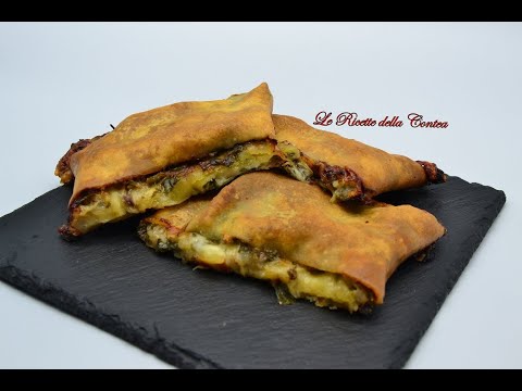 Street food. Scaccia con prezzemolo e cipolla. Ricetta facile