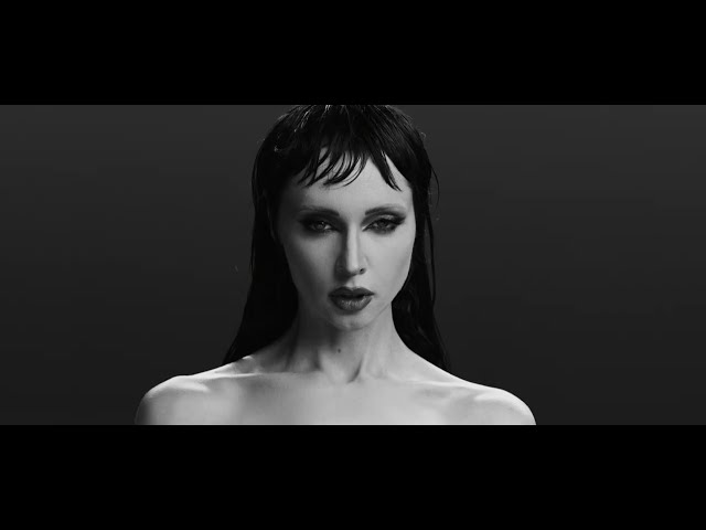 Video zu 'God Is A Weapon' ansehen Video zu 'God Is A Weapon' ansehen