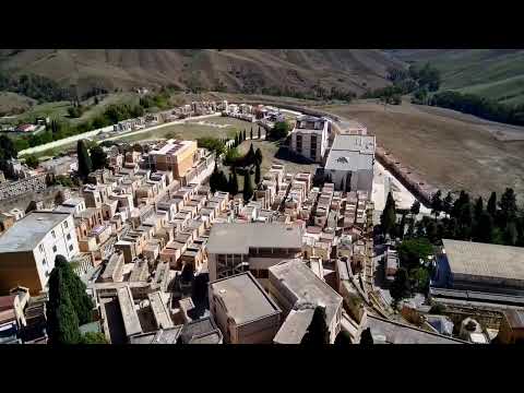 🤫 The Mysterious Tunnels of Caltanissetta: A Journey Underground! 🏰