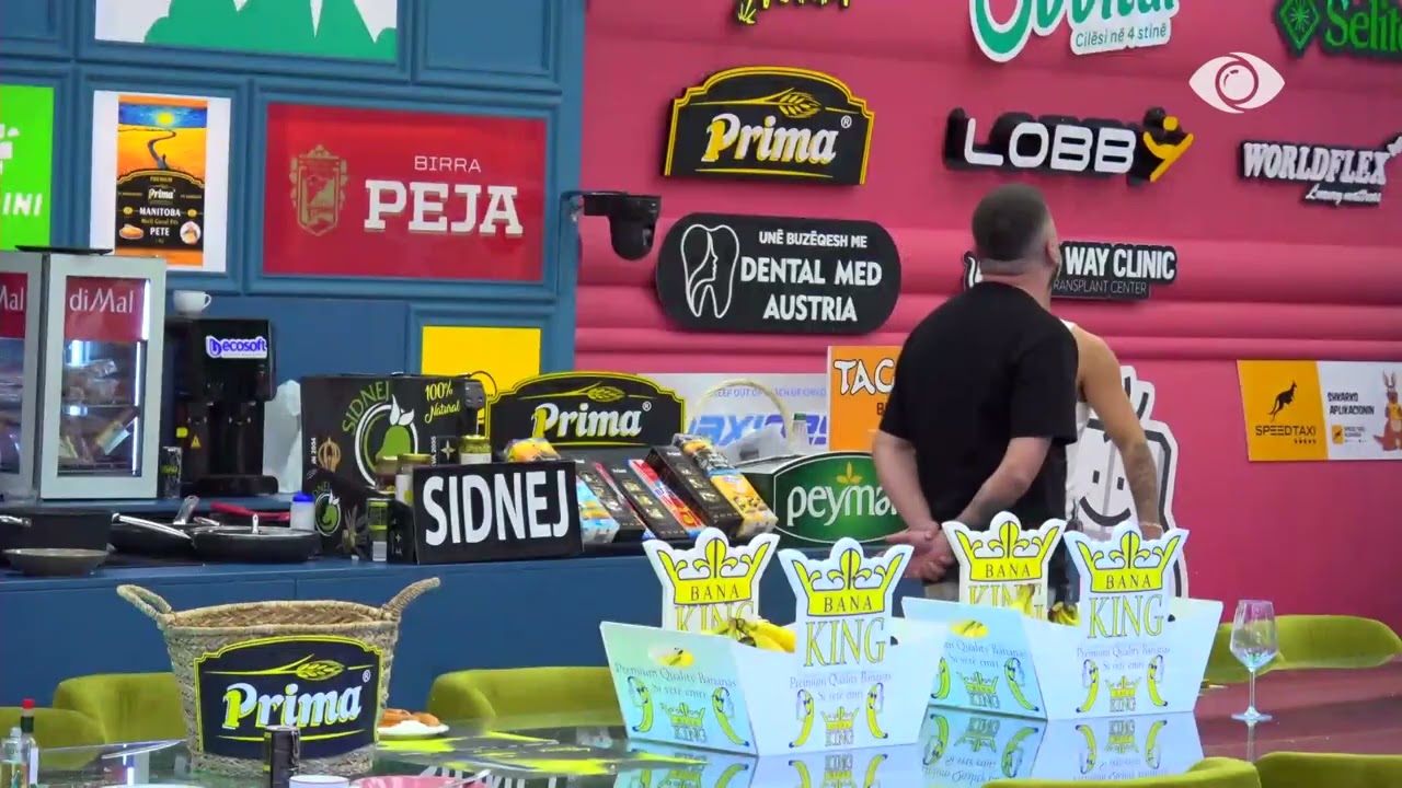 “Do dalësh nga dera e kuqe me këmbët e tua”/ Vijon debati Kelly-Vserlo: O denigrues i keq