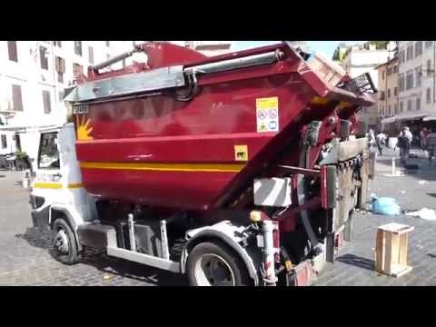 Garbage Trucks of Italy: Roman Rear Loaders
