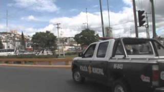 preview picture of video 'gente imprudente al volante  queretaro santiago de queretaro mexico av los arcos'