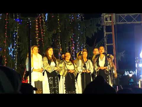 Vocile cristaline ale colindătorilor din Lechința au risipit frigul de pe pietonal