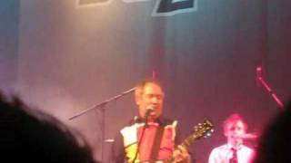 buzzcocks get on your own/love battery man manchester academy 16/1/2009