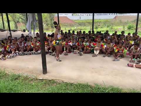 Baba nayi lentombi isidlala abafana