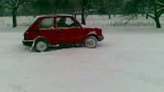 preview picture of video 'fiat 126p maluch drifting Andrychów letnie opony:D'