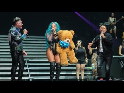 Un Osito Dormilón - Karol G Jean Carlos Centeno Y Jorge Celedon - Bichota tour Bogotá Movistar Arena