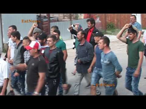 Protest cu peste 200 de oameni împotriva primarului din Tăcuta