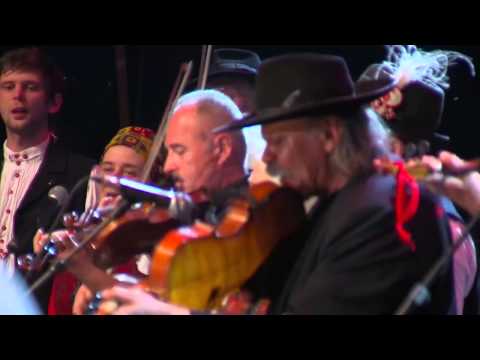 Corvinus Közgáz Néptáncegyüttes: Kalotaszegi csárdás és szapora a "Muzsikás 40" koncerten.