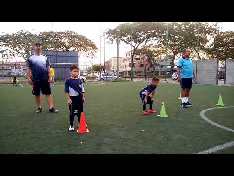 Chiky FC en el trabajo del manejo del esferico en sus jugadores