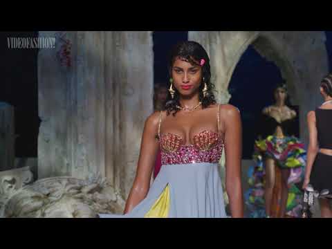 Go under the sea with Versace's Spring 2021 runway