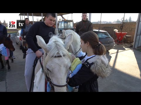 Meštani Banatskog Karađorđeva čuvaju staru tradiciju - čestitanje Božića na konjima