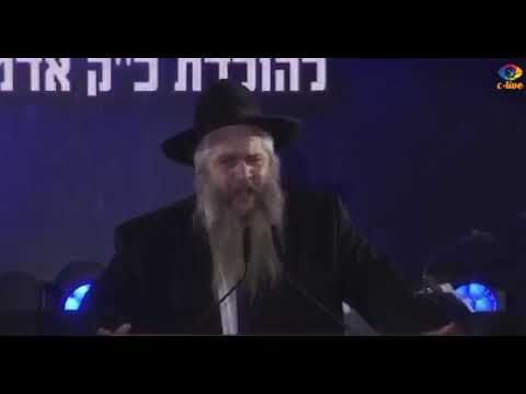 חסידי חב"ד מתפללים להחלמת פצועי הפיגוע בתל אביב באצטדיון בלומפילד