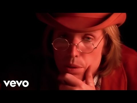 Tom Petty And The Heartbreakers - Into The Great Wide Open (Official Music Video)