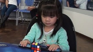 Download lagu 3 years old girl Rubik's Cube Solver :47 seconds mp3