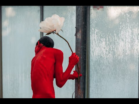 Προωθητικό βίντεο του WOMANIFESTO I (2021), σε σύλληψη, σκηνοθεσία και παραγωγή της εικαστικού Έφης Σπύρου για την RUNONART, με κινηματογράφηση στο Θερμοκήπιο Καλλωπιστικών Φυτών του Γεωπονικού Πανεπιστημίου Αθηνών. Γυναίκες δημιουργοί από την Ελλάδα (εικαστικοί, ποιήτριες, ηθοποιοί, χορεύτριες) γράφουν και εκφωνούν επί ένα λεπτό το δικό τους μανιφέστο, συνθέτοντας ένα «μωσαϊκό φιλμ» που ανανεώνει το είδος ως συλλογική, έμφυλη και οπτικοακουστική διακήρυξη.