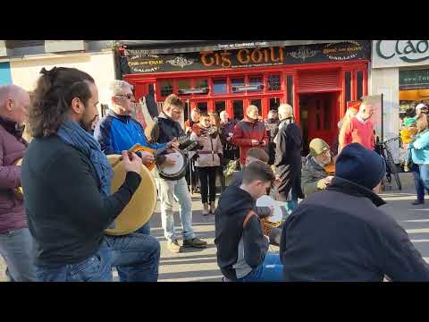 Traditional Irish music in Shop Street Galway . March 2022