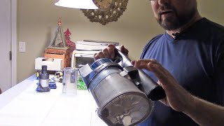 Shark Rocket Pro - How To Empty And Clean The Dust Container