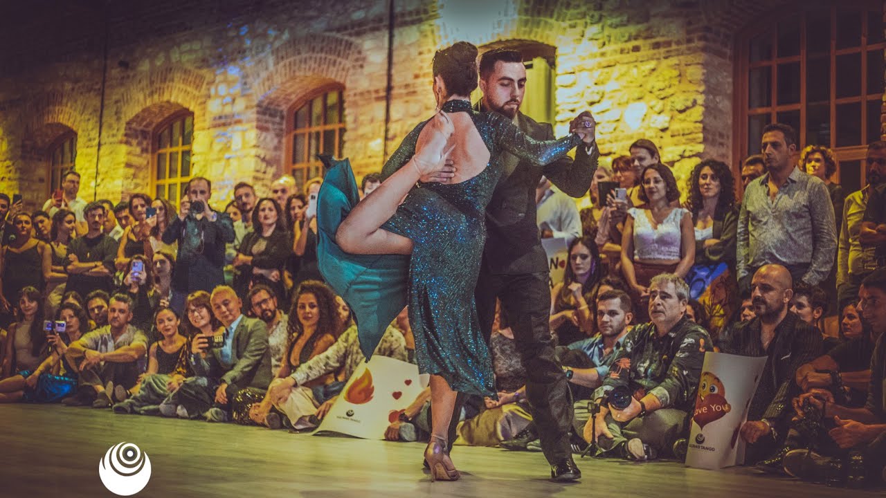 Jonathan Saavedra & Clarisa Aragón "Copas Amigos Y Besos" discover www.chiquedancewear.com