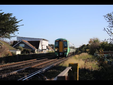 Trainspotting in the cold at clappers lane foot crossing 17/11/2023