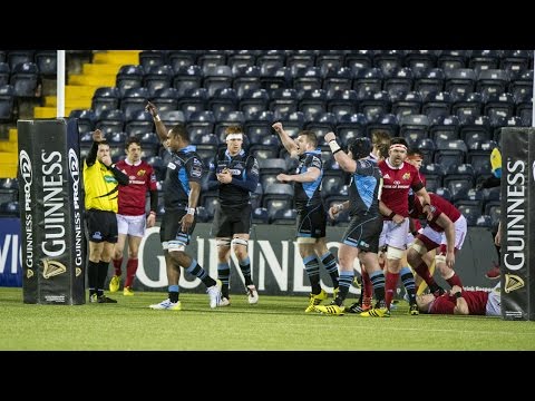 Glasgow's Duncan Weir slices through Munster for a try
